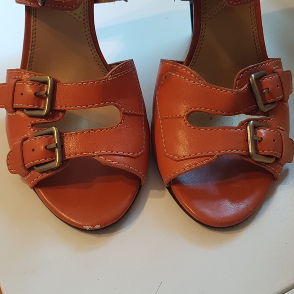 Tahari pumps - Picture 3 of 3